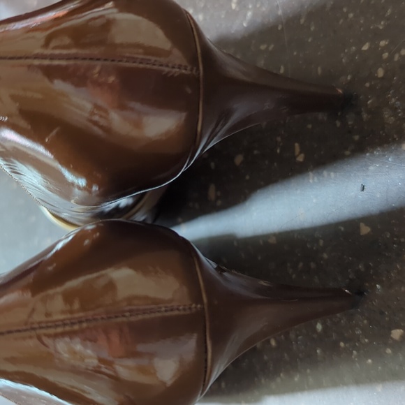 Women's gold patent leather 3 in pump - Picture 5 of 6